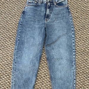 Mom jeans. H&M